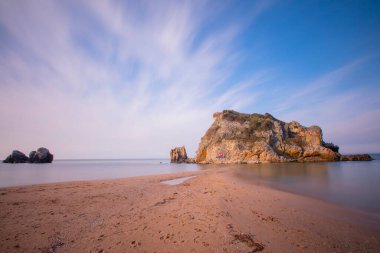 Akakese Sahili, İstanbul 'un il ilçesinden yaklaşık 17 km uzaklıktadır. Bir kıyı köyü olarak bilinen Akakese köyü hafta sonu İstanbullular tarafından takdir ediliyor..