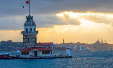 Günbatımında İstanbul 'un Bakire Kulesi