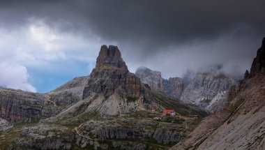  Dolomites, İtalya 'daki Tre Cime parkındaki dağlar. İtalyan Alpleri
