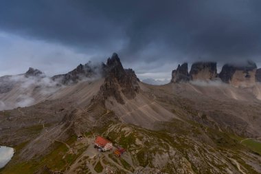  Dolomites, İtalya 'daki Tre Cime parkındaki dağlar. İtalyan Alpleri