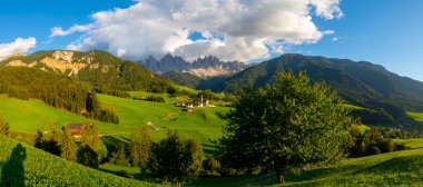 Santa Maddalena Kilisesi, Kirche St. Magdalena, Val di Funes Vadisi, Dolomiti Dağı, Santa Magdalena Alta, Güney Tyrol, İtalya