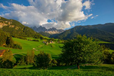 Santa Maddalena Kilisesi, Kirche St. Magdalena, Val di Funes Vadisi, Dolomiti Dağı, Santa Magdalena Alta, Güney Tyrol, İtalya