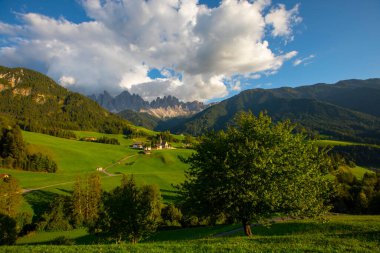 Santa Maddalena Kilisesi, Kirche St. Magdalena, Val di Funes Vadisi, Dolomiti Dağı, Santa Magdalena Alta, Güney Tyrol, İtalya