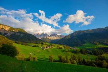 Santa Maddalena Kilisesi, Kirche St. Magdalena, Val di Funes Vadisi, Dolomiti Dağı, Santa Magdalena Alta, Güney Tyrol, İtalya