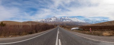 Türkiye 'de Aladaglar Demirkazik Dağları