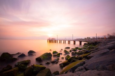İstanbul 'daki Florya sahil iskelesinde uzun süre kalacaksınız..