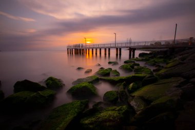 İstanbul 'daki Florya sahil iskelesinde uzun süre kalacaksınız..