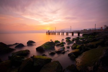 İstanbul 'daki Florya sahil iskelesinde uzun süre kalacaksınız..