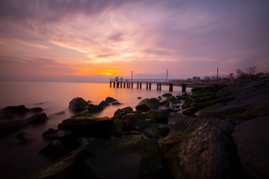 İstanbul 'daki Florya sahil iskelesinde uzun süre kalacaksınız..