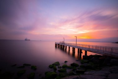 İstanbul 'daki Florya sahil iskelesinde uzun süre kalacaksınız..