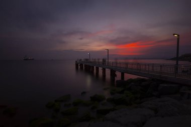 İstanbul 'daki Florya sahil iskelesinde uzun süre kalacaksınız..