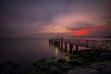 İstanbul 'daki Florya sahil iskelesinde uzun süre kalacaksınız..