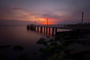 İstanbul 'daki Florya sahil iskelesinde uzun süre kalacaksınız..