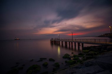 İstanbul 'daki Florya sahil iskelesinde uzun süre kalacaksınız..