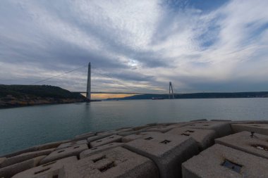 Yavuz Sultan Selim Köprüsü, İstanbul, Türkiye. 3. Boğaz Köprüsü ve Kuzey Marmara Otoyolu.