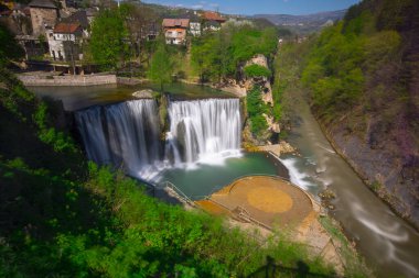 Bosna ve Hersek, güzel Pliva şelale için ünlü şehirde Jajce