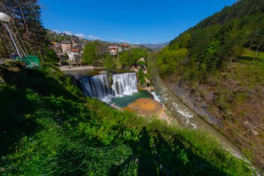 Bosna ve Hersek, güzel Pliva şelale için ünlü şehirde Jajce