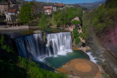 Bosna ve Hersek, güzel Pliva şelale için ünlü şehirde Jajce