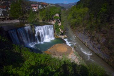 Bosna ve Hersek, güzel Pliva şelale için ünlü şehirde Jajce