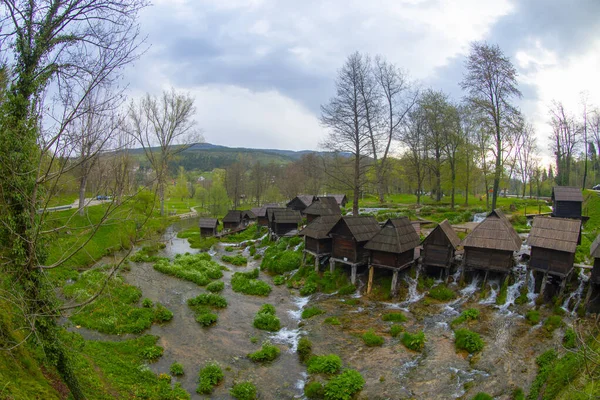 Jajce 'deki ahşap su değirmenleri yerel çiftçiler tarafından kullanıldı..