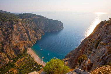 Türkiye 'nin batısındaki Oludeniz / Fethiye ilindeki Kelebek Vadisi (kelebekler vadisi). Bu vadiye sadece kayıkla ya da kaya tırmanışıyla ulaşabilirsiniz.
