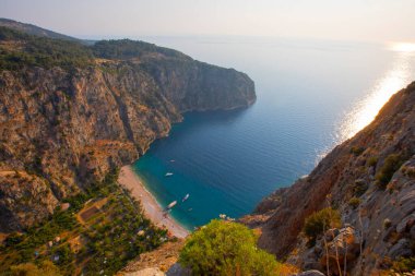 Türkiye 'nin batısındaki Oludeniz / Fethiye ilindeki Kelebek Vadisi (kelebekler vadisi). Bu vadiye sadece kayıkla ya da kaya tırmanışıyla ulaşabilirsiniz.
