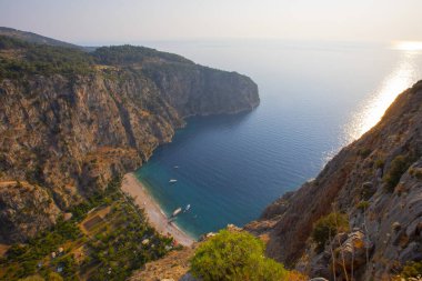Türkiye 'nin batısındaki Oludeniz / Fethiye ilindeki Kelebek Vadisi (kelebekler vadisi). Bu vadiye sadece kayıkla ya da kaya tırmanışıyla ulaşabilirsiniz.