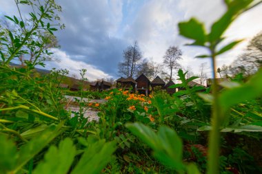 Bosna-Hersek 'in Jajce kasabası yakınlarındaki Pliva gölleri tarafından Mlincici adı verilen eski ahşap su değirmenleri.
