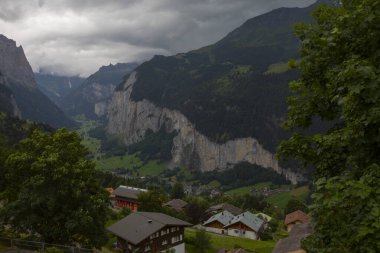 Wengernalp Demiryolu 'ndan Lauterbrunnen Vadisi manzarası