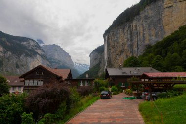 Wengernalp Demiryolu 'ndan Lauterbrunnen Vadisi manzarası