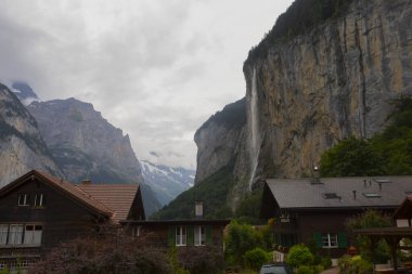 Wengernalp Demiryolu 'ndan Lauterbrunnen Vadisi manzarası