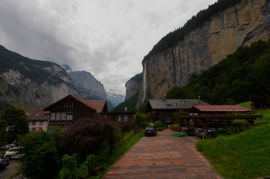 Wengernalp Demiryolu 'ndan Lauterbrunnen Vadisi manzarası