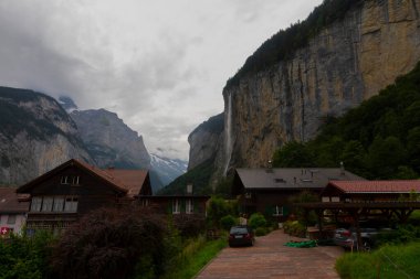 Wengernalp Demiryolu 'ndan Lauterbrunnen Vadisi manzarası