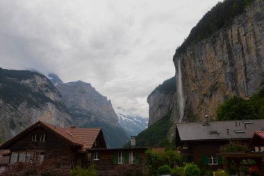 Wengernalp Demiryolu 'ndan Lauterbrunnen Vadisi manzarası