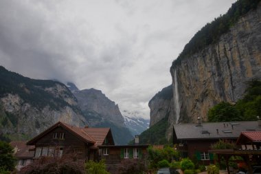 Wengernalp Demiryolu 'ndan Lauterbrunnen Vadisi manzarası