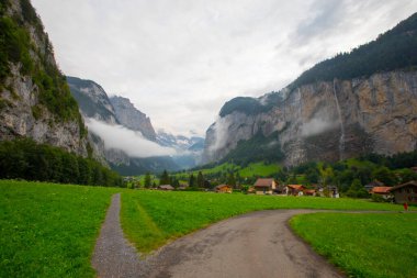 Wengernalp Demiryolu 'ndan Lauterbrunnen Vadisi manzarası