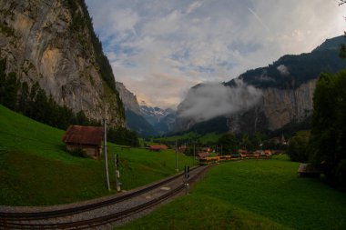 Wengernalp Demiryolu 'ndan Lauterbrunnen Vadisi manzarası