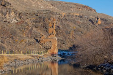 Ani Harabeleri, Ani Türkiye 'nin Kars ilinde yer alan harabe ve ıssız bir ortaçağ Ermeni kenti.