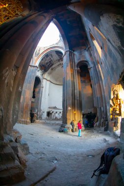 Ani 'deki Carhedral Fethiye Camii. Ani, Türkiye 'nin Kars ilinde ve Ermenistan sınırının yanında yer alan yıkılmış bir ortaçağ Ermeni kentidir. Ani, UNESCO 'nun Dünya Mirası Bölgesi.