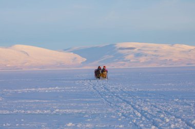 Atlar kışın kızak çekiyor, Cildir Gölü, Kars