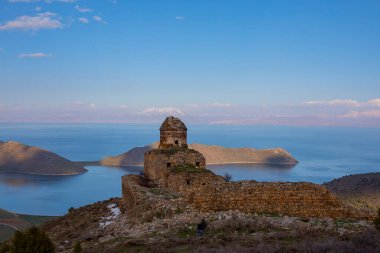 Altinsac Kilisesi / Van - Türkiye. Van Gölü 'nde. .