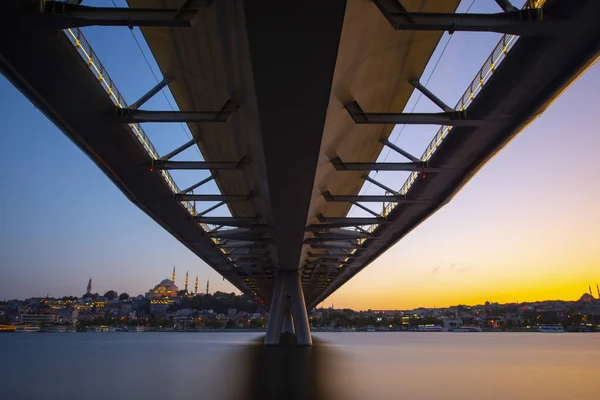 Długa Ekspozycja Estetyczny Widok Halic Metro Bridge Podczas Zmierzchu — Zdjęcie stockowe