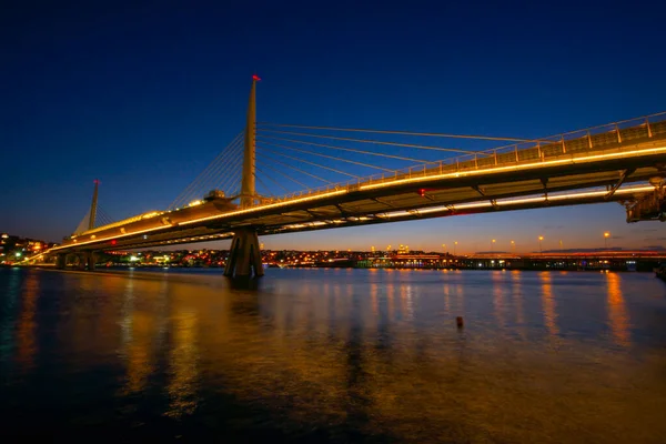 Vue Esthétique Longue Exposition Pont Halic Metro Pendant Crépuscule — Photo