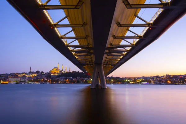 Long Exposure Aesthetic View Halic Metro Bridge Twilight — стоковое фото