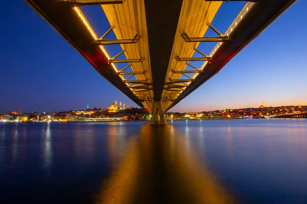 Alacakaranlık Sırasında Halic Metro Köprüsü Nün Uzun Pozlama Görüntüsü — Stok fotoğraf