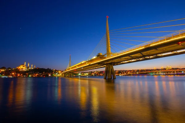 Long Exposure Aesthetic View Halic Metro Bridge Twilight — Zdjęcie stockowe