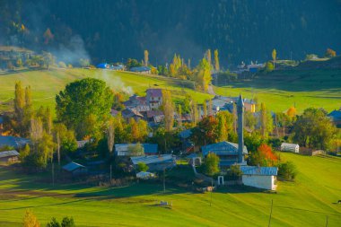 Pnarl is a village in the avat district of Artvin province.