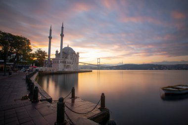 Beşiktaş, İstanbul 'daki Buyuk Mecidiye Camii olarak da bilinen Ortakoy Camii