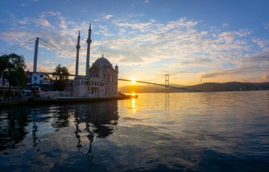 Beşiktaş, İstanbul 'daki Buyuk Mecidiye Camii olarak da bilinen Ortakoy Camii