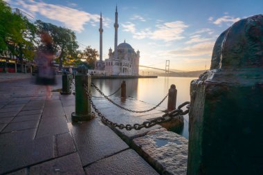 Beşiktaş, İstanbul 'daki Buyuk Mecidiye Camii olarak da bilinen Ortakoy Camii